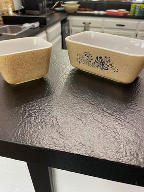 Pyrex Homestead Speckled Baking Dishes with Blue Floral. Set- 350 ml & 1 1/2pt